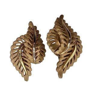 Vintage Crown Trifari Textured Gold Tone Leaf Fern Clip Earrings Set Retro Rare